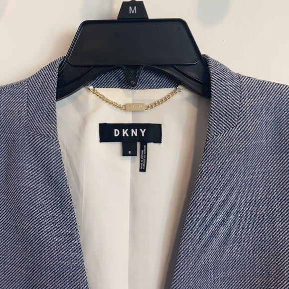 DKNY blazer size 8, light blue patterned - Picture 3 of 4